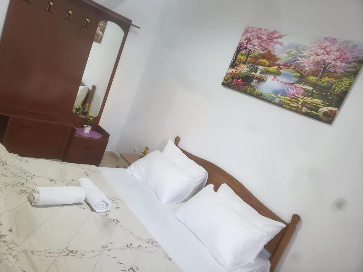 Hostel Split Rock Tirana