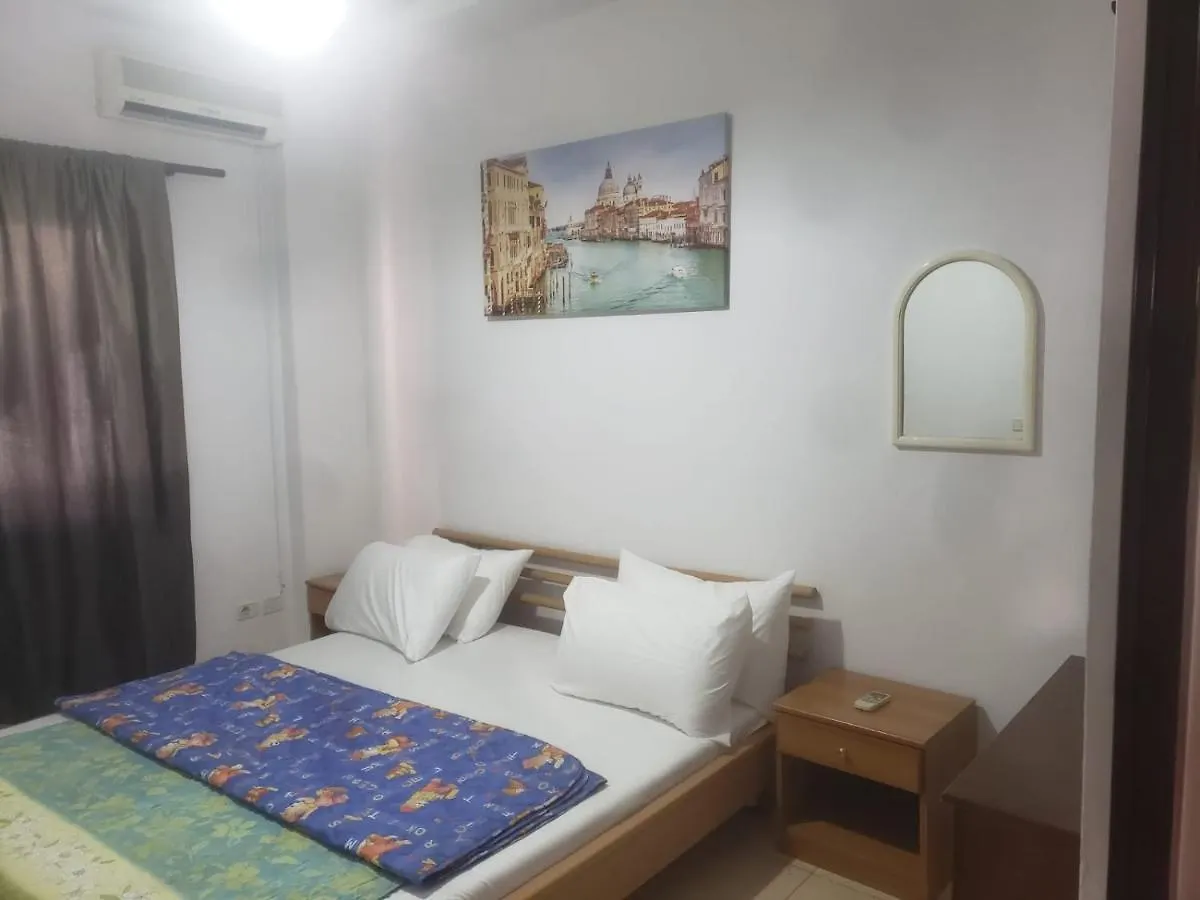 Hostel Split Rock Tirana
